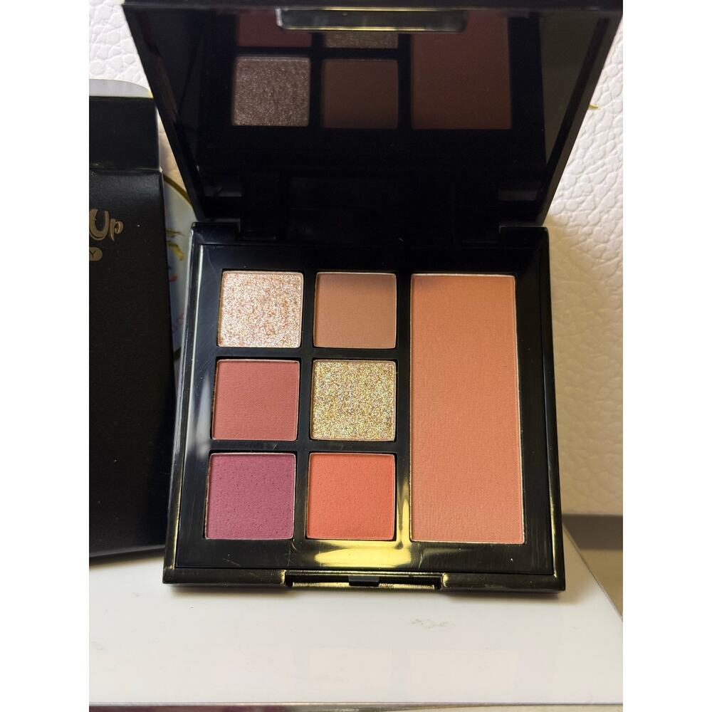 What's Up Beauty Flirtique Eye & Cheek Palette - 6.8g - NEW in box